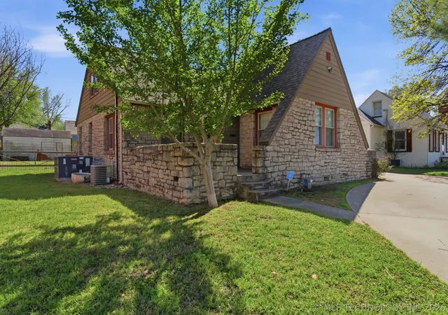 3rd image of 3182 E 1St St, Tulsa, OK 74104 | MLS# 2611491