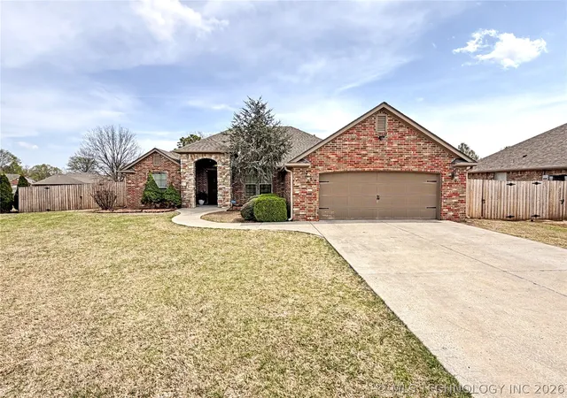 Photo 1 of Single family home for sale at 3693 Lexington Ave, Tahlequah, OK 74464 | MLS# 2611803 | Listing updated on 2026-08-20