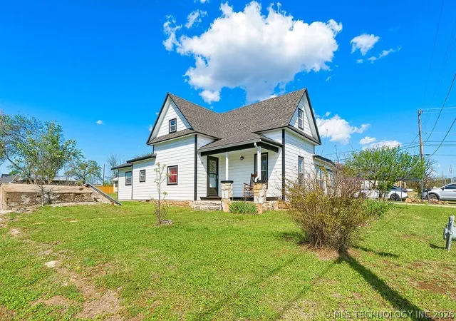 Homes for sale in Sulphur, OK | 128 W Tahlequah, Sulphur, OK 73086 | MLS# 2611802