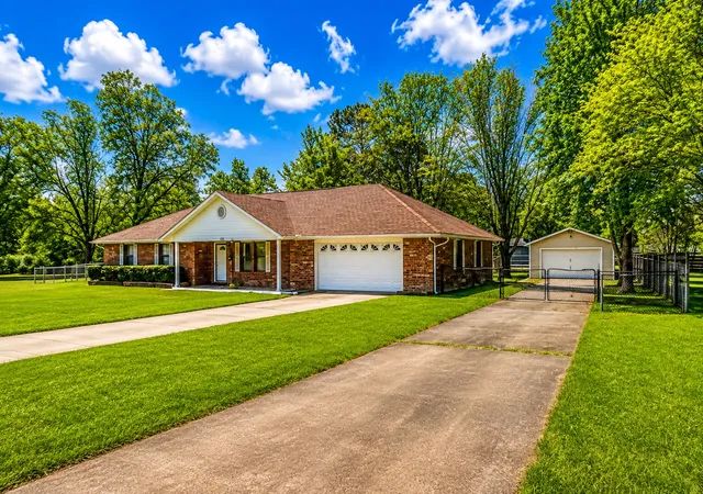 Photo 2 of Single family home for sale at 306 Se 4th Street, Antlers, OK 74523 | MLS# 2610492 | Listing updated on 2026-08-20