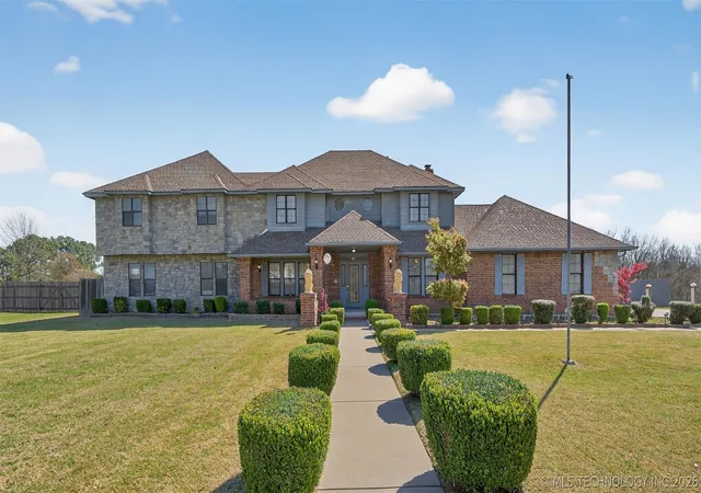 1st image of 1606 Oakridge Dr, Claremore, OK 74017 | MLS# 2611178