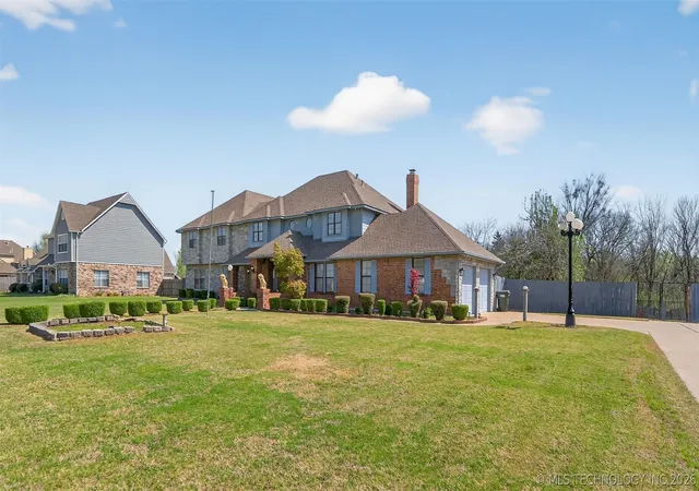 Photo 4 of Single family home for sale at 1606 NE Oakridge Dr, Claremore, OK 74017 | MLS# 2611178 | Listing updated on 2026-06-27