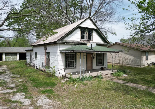 Homes for sale in Holdenville, OK | 523 S Broadway, Holdenville, OK 74848 | MLS# 2611980