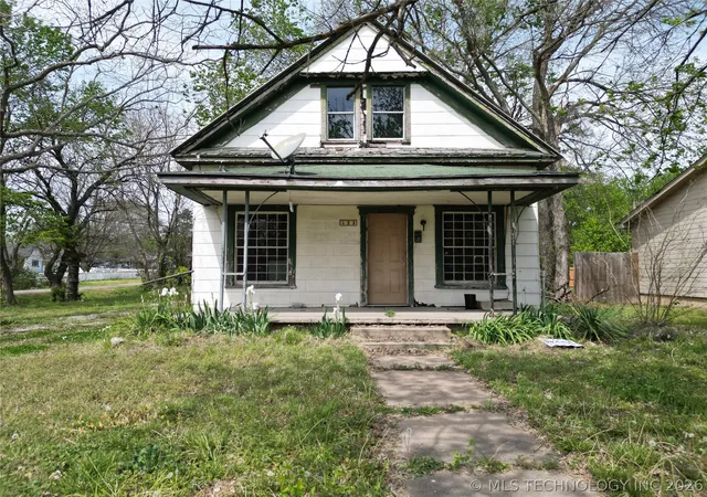 Homes for sale in Holdenville, OK | 523 S Broadway, Holdenville, OK 74848 | MLS# 2611980