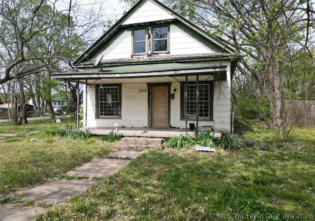 Homes for sale in Holdenville, OK | 523 S Broadway, Holdenville, OK 74848 | MLS# 2611980