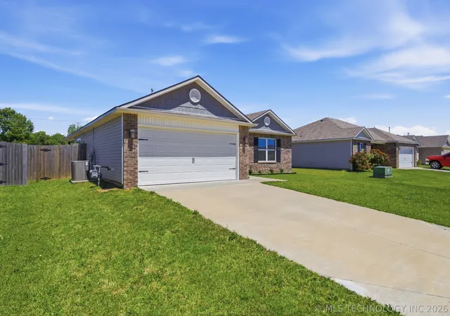 Homes for sale in Collinsville, OK | 7513 E 145Th St N, Collinsville, OK 74021 | MLS# 2612163
