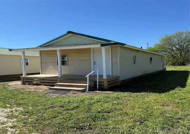 Homes for sale in Holdenville, OK | 122 Choctaw, Holdenville, OK 74848 | MLS# 2612076