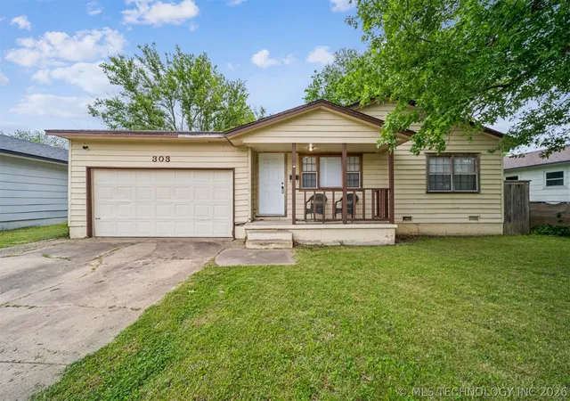 Homes for sale in Owasso, OK | 303 N Beaumont St, Owasso, OK 74055 | MLS# 2612172