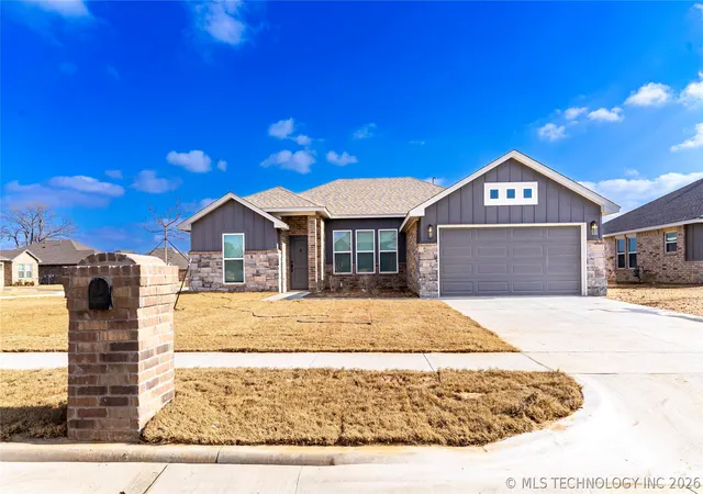 Homes for sale in Collinsville, OK | 103 S 26th St, Collinsville, OK 74021 | MLS# 2612291