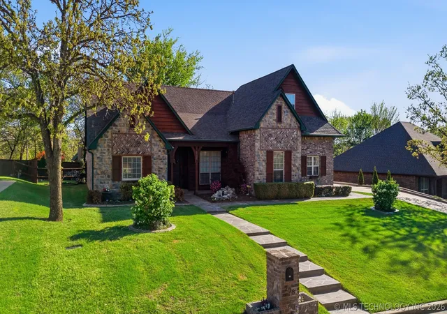 Photo 2 of Single family home for sale at 208 New Hvn St, Catoosa, OK 74015 | MLS# 2612355 | Listing updated on 2026-08-27