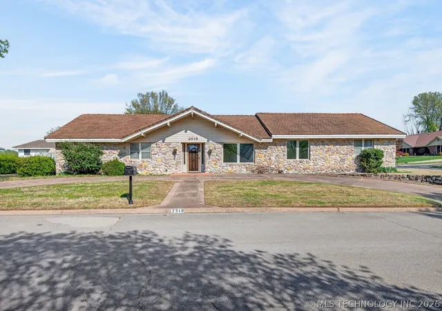 Homes for sale in Bartlesville, OK | 2918 Longridge Ln, Bartlesville, OK 74006 | MLS# 2607672