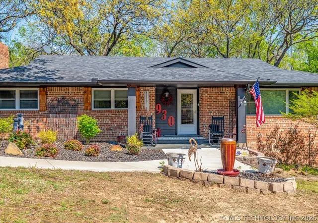 Homes for sale in Bartlesville, OK | 930 Briarwood Dr, Bartlesville, OK 74006 | MLS# 2612362
