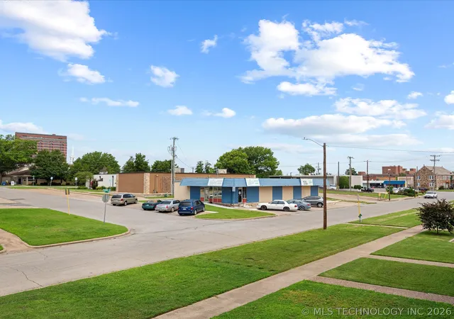 Homes for sale in Bartlesville, OK | 428 S Shawnee Ave, Bartlesville, OK 74003 | MLS# 2612299