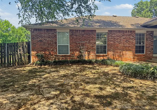 Photo 3 of Single family home for sale at 500 Quail Ridge Dr, Tahlequah, OK 74464 | MLS# 2612244 | Listing updated on 2026-07-20