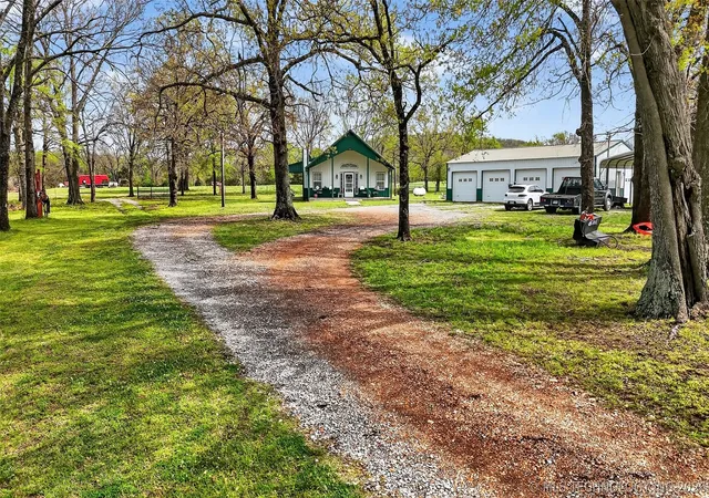 Homes for sale in Locust Grove, OK | 2709 S 34Th Rd, Locust Grove, OK 74352 | MLS# 2610588