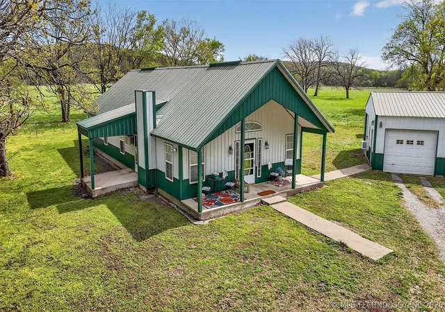 Homes for sale in Locust Grove, OK | 2709 S 34Th Rd, Locust Grove, OK 74352 | MLS# 2610588