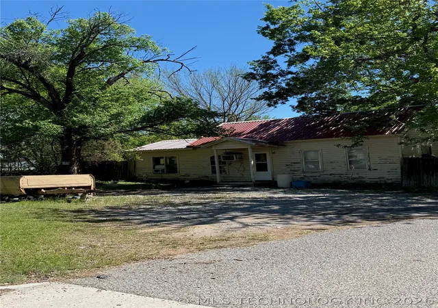 Homes for sale in Sulphur, OK | 1411 W Broadway, Sulphur, OK 73086 | MLS# 2611982