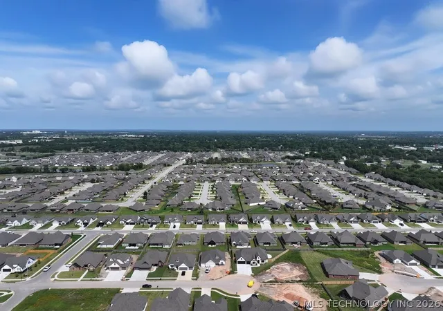 5th image of 23073 E 106Th St S, Broken Arrow, OK 74011 | MLS# 2612587