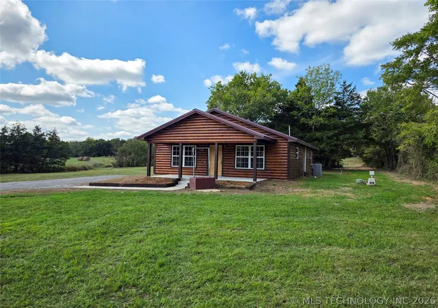 Homes for sale in Hulbert, OK | 12990 W Killabrew Rd, Hulbert, OK 74441 | MLS# 2612592