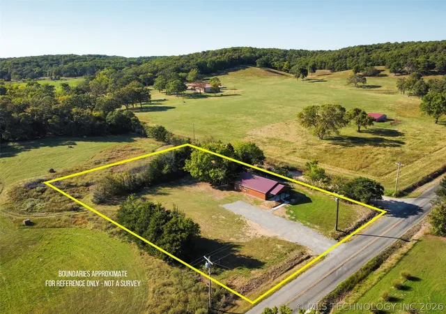 Homes for sale in Hulbert, OK | 12990 W Killabrew Rd, Hulbert, OK 74441 | MLS# 2612592