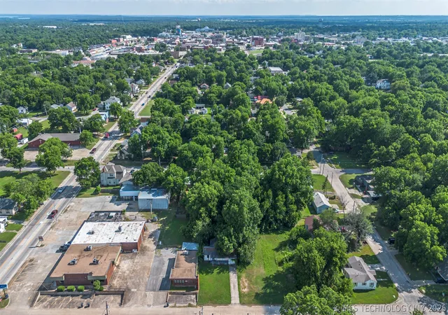 Photo 1 of Single family home for sale at 10 10th Northwest, Ardmore, OK 73401 | MLS# 2612614 | Listing updated on 2026-08-25
