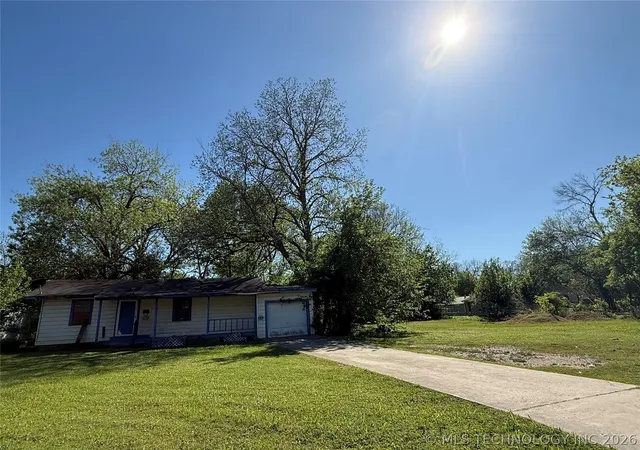 Photo 2 of Single family home for sale at 10 10th Northwest, Ardmore, OK 73401 | MLS# 2612614 | Listing updated on 2026-08-25