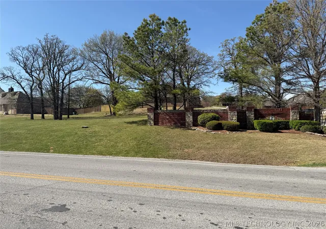 Homes for sale in Sand Springs, OK | 1302 N Old North Pl, Sand Springs, OK 74063 | MLS# 2612691