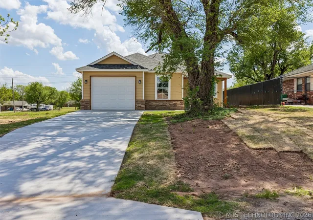 43rd image of 107 W Vine St, Cushing, OK 74023 | MLS# 2612795