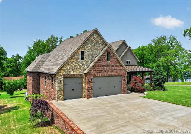 Photo 3 of Single family home for sale at 116 Eagleview, Pryor, OK 74361 | MLS# 2612643 | Listing updated on 2026-05-18