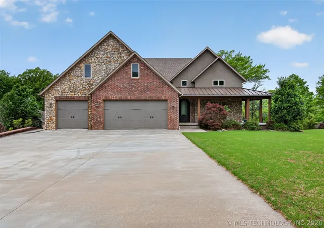 Photo 3 of Single family home for sale at 116 Eagleview, Pryor, OK 74361 | MLS# 2612643 | Listing updated on 2026-05-18