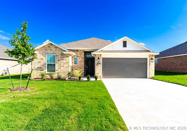 Homes for sale in Collinsville, OK | 2503 W Main St, Collinsville, OK 74021 | MLS# 2612880