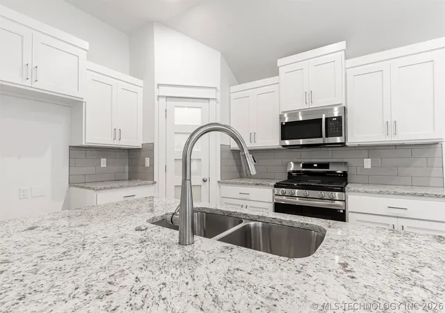 Homes for sale in Collinsville, OK | 2503 W Main St, Collinsville, OK 74021 | MLS# 2612880