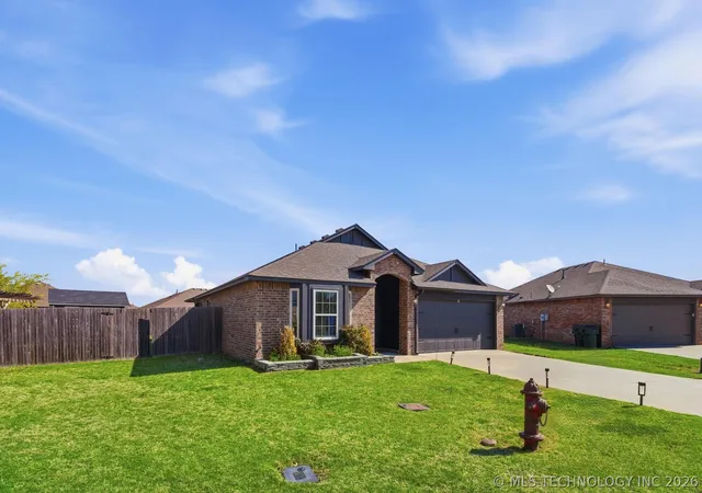 Homes for sale in Collinsville, OK | 13364 N 133Rd Eastavenue, Collinsville, OK 74021 | MLS# 2612875