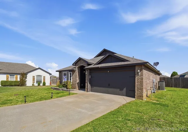 Homes for sale in Collinsville, OK | 13364 N 133Rd Eastavenue, Collinsville, OK 74021 | MLS# 2612875