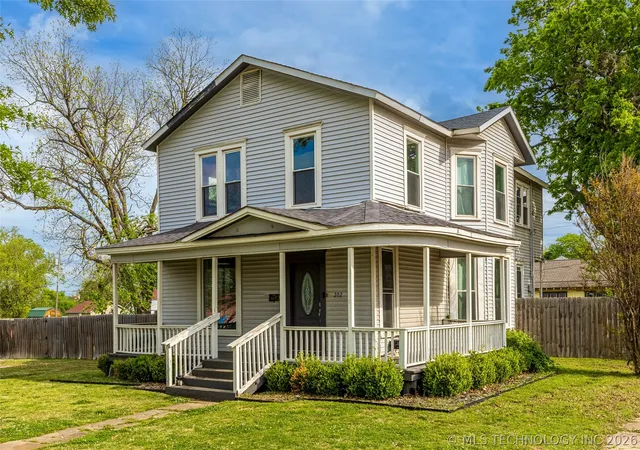 Homes for sale in Claremore, OK | 202 W 4th St, Claremore, OK 74017 | MLS# 2612908