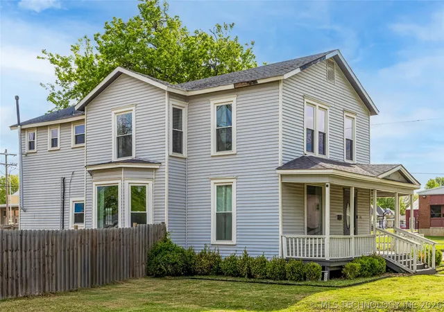 Homes for sale in Claremore, OK | 202 W 4th St, Claremore, OK 74017 | MLS# 2612908