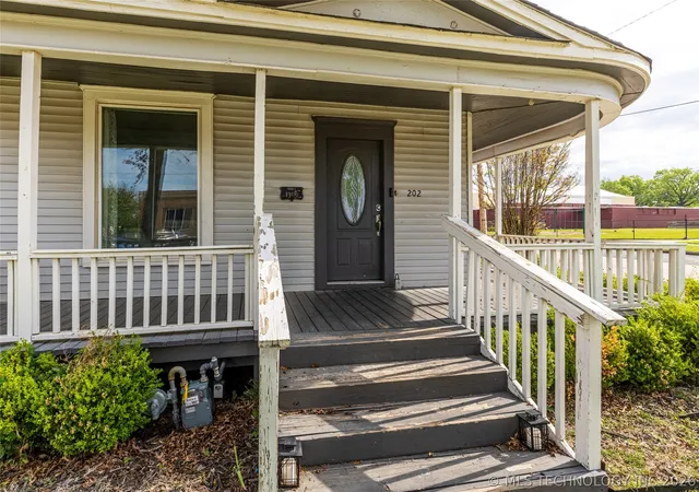 Homes for sale in Claremore, OK | 202 W 4Th St, Claremore, OK 74017 | MLS# 2612908