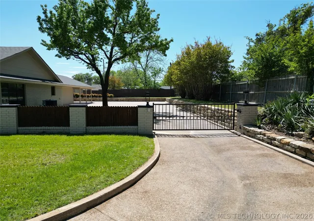 3rd image of 2200 Cloverleaf Pl, Ardmore, OK 73401 | MLS# 2612933
