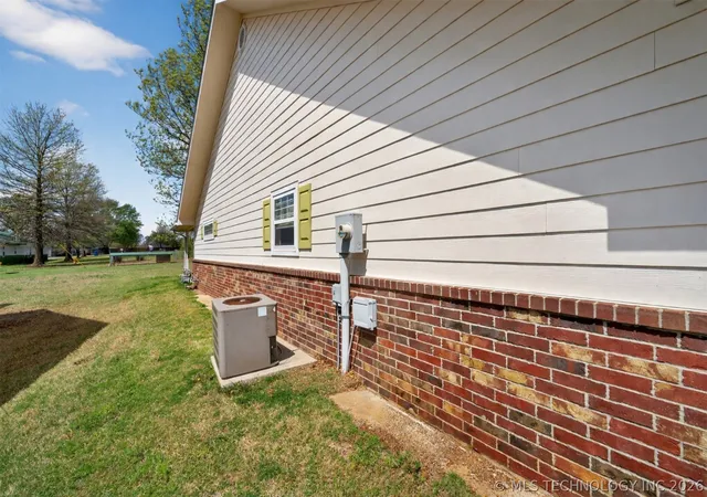 Homes for sale in Vinita, OK | 827 N Thompson St, Vinita, OK 74301 | MLS# 2609018