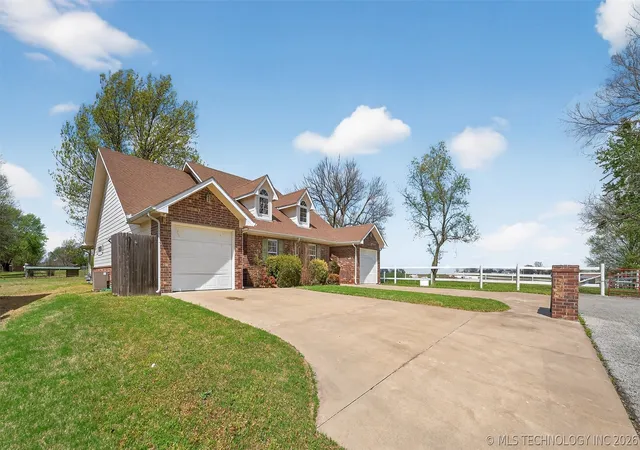 Homes for sale in Vinita, OK | 827 N Thompson St, Vinita, OK 74301 | MLS# 2609018