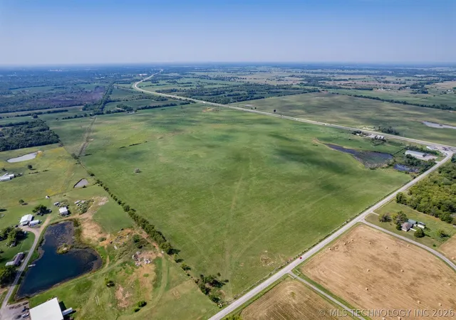 3rd image of 1 White Horn Cove Rd, Wagoner, OK 74467 | MLS# 2612868