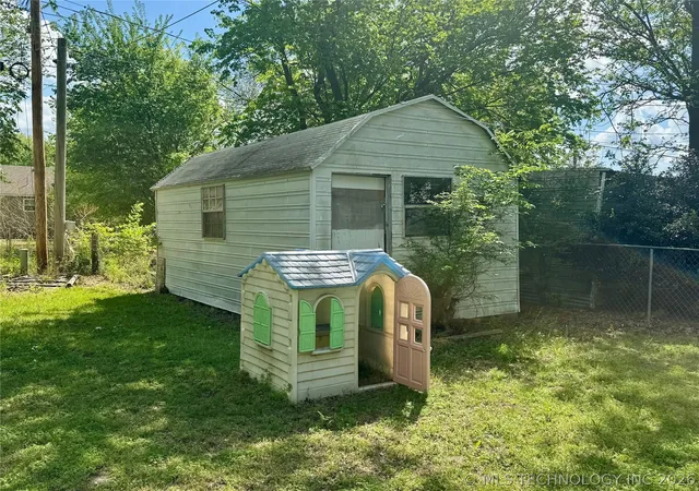 Photo 3 of Sale Pending at 2217 Fredonia St, Muskogee, OK 74403 | MLS# 2612990 | Listing updated on 2026-08-21