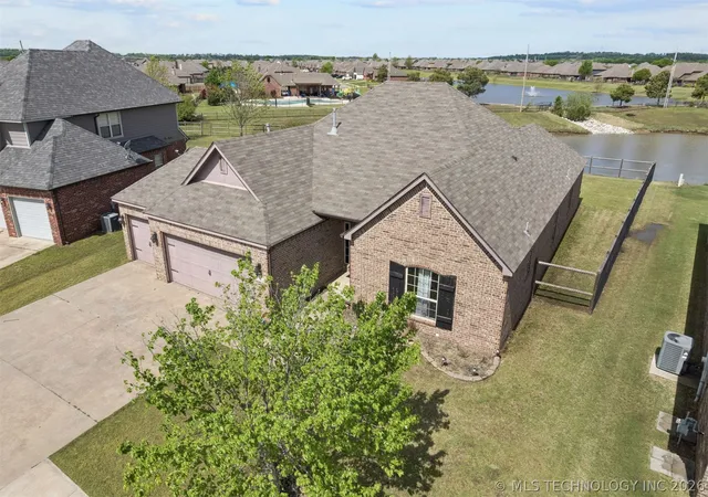 Homes for sale in Tulsa, OK | 4702 S 186th Eastavenue, Tulsa, OK 74134 | MLS# 2613084