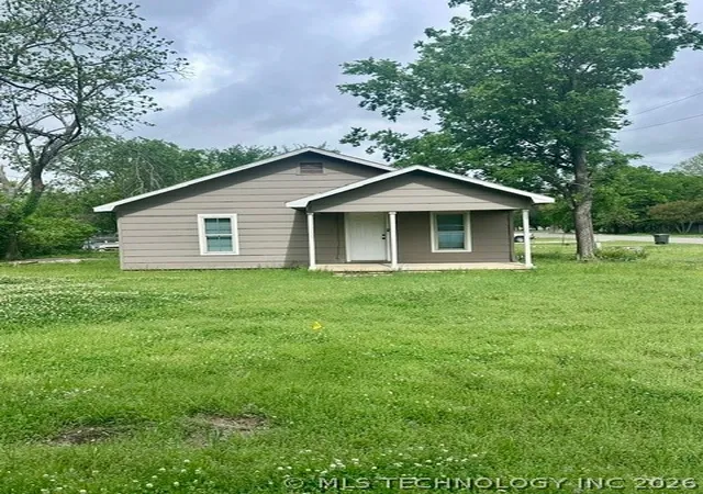 Homes for sale in Calera, OK | 102 S 4th St, Calera, OK 74730 | MLS# 2613094
