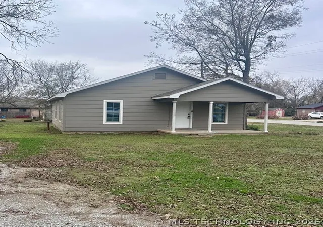 Homes for sale in Calera, OK | 102 S 4th St, Calera, OK 74730 | MLS# 2613094
