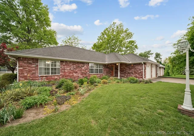 Homes for sale in Pryor, OK | 616 Grove Crest Rd, Pryor, OK 74361 | MLS# 2612935