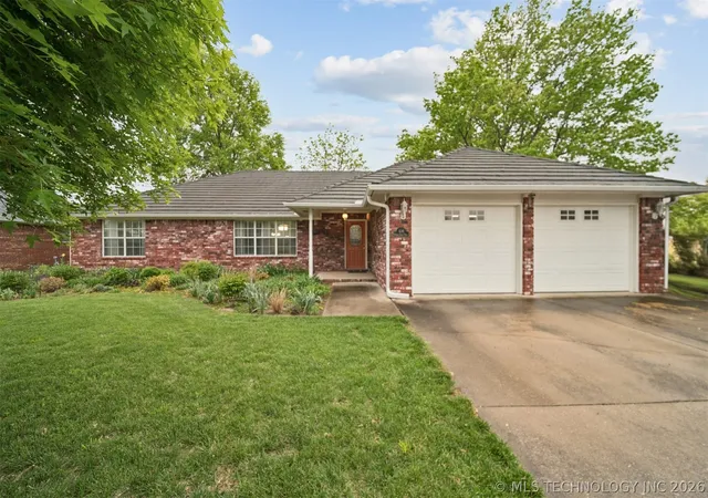 Homes for sale in Pryor, OK | 616 Grove Crest Rd, Pryor, OK 74361 | MLS# 2612935