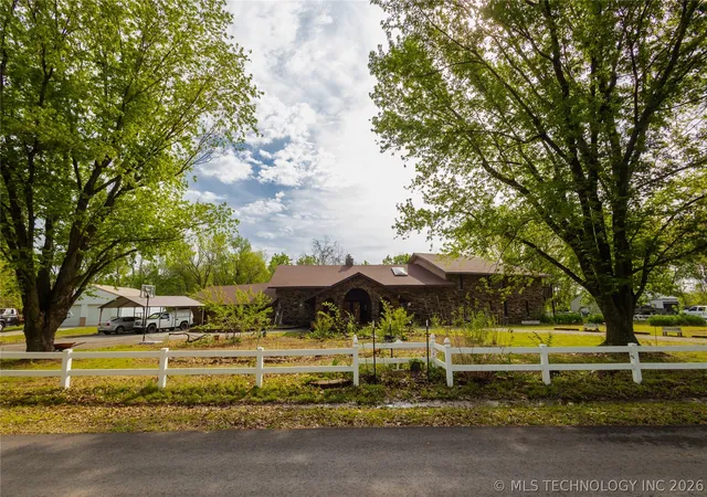 Homes for sale in Miami, OK | 509 Eastgate Blvd, Miami, OK 74354 | MLS# 2613136
