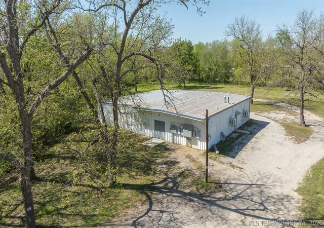 3rd image of 709 E 4Th St, Skiatook, OK 74070 | MLS# 2609788