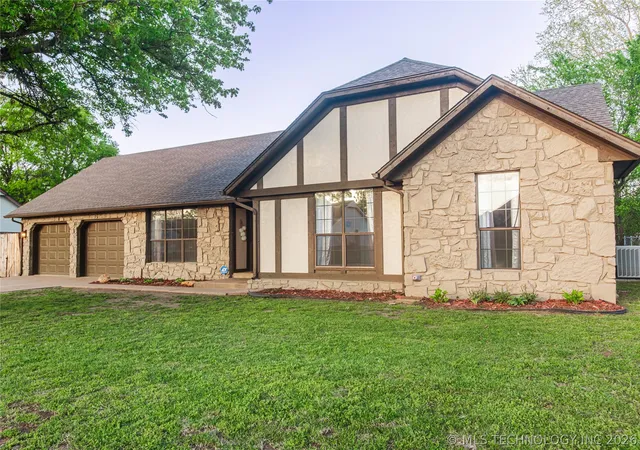 Homes for sale in Claremore, OK | 2422 S Maywood Dr, Claremore, OK 74017 | MLS# 2613072